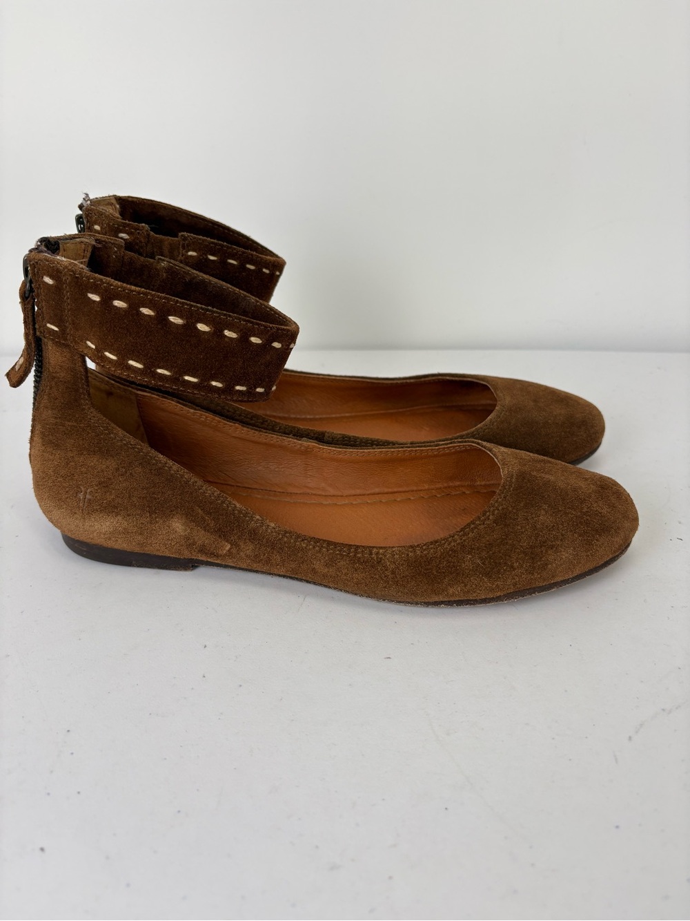 🍎 Frye Brown Suede Ankle-Strap Ballet Flats - Picture 4 of 9